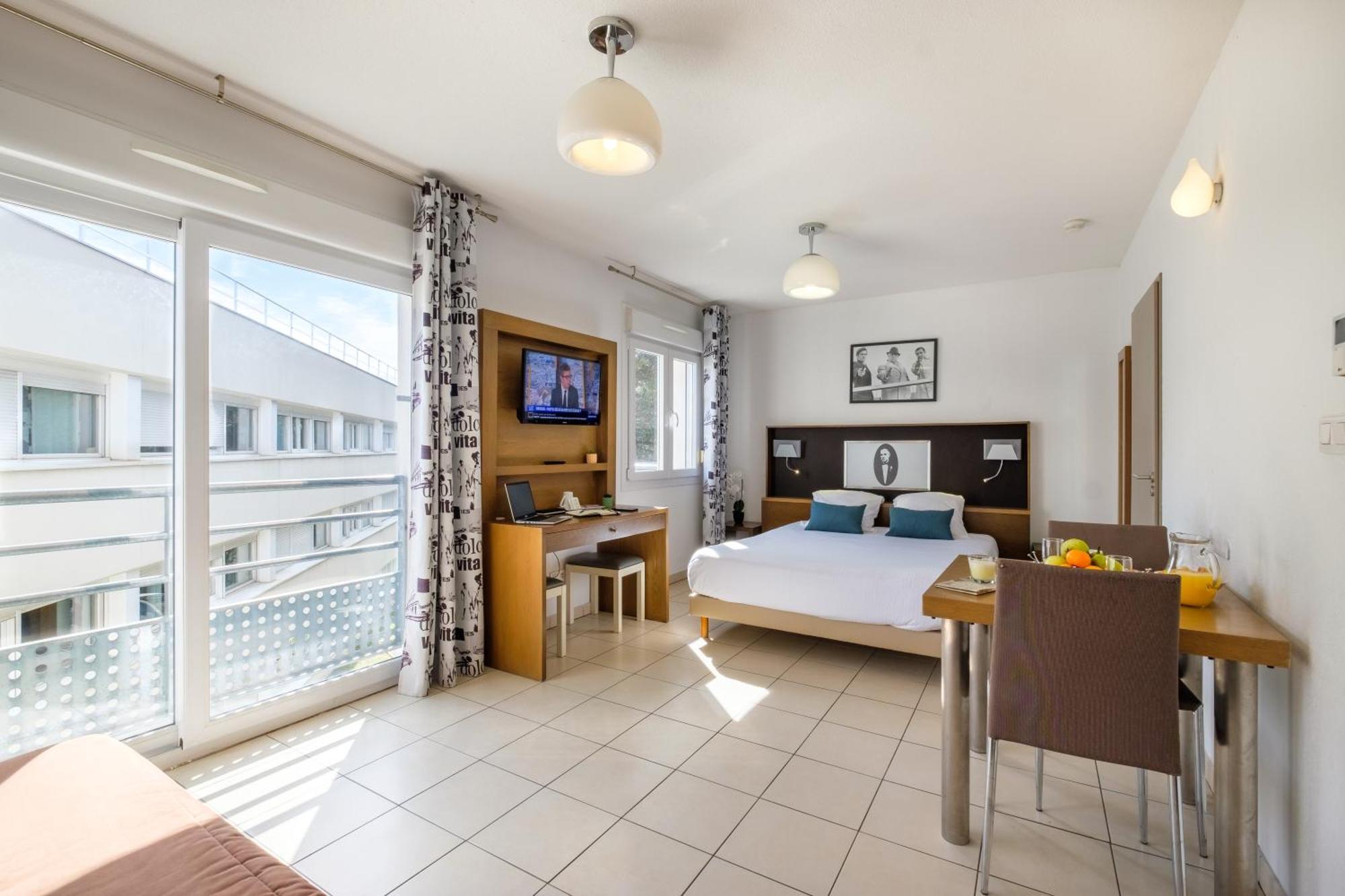 Zenitude Hôtel-Résidences Le Maestria Antibes Exterior foto