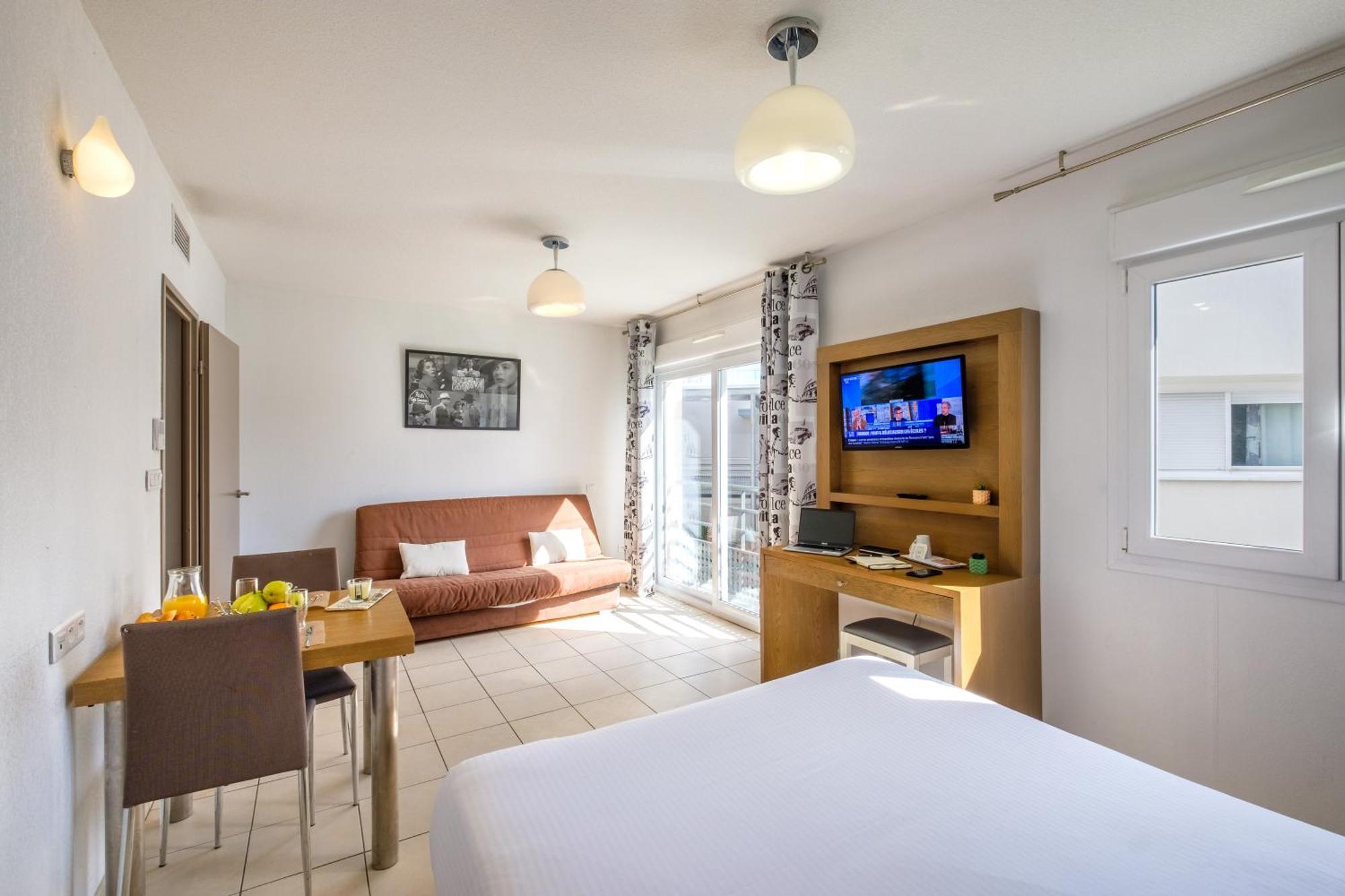 Zenitude Hôtel-Résidences Le Maestria Antibes Exterior foto