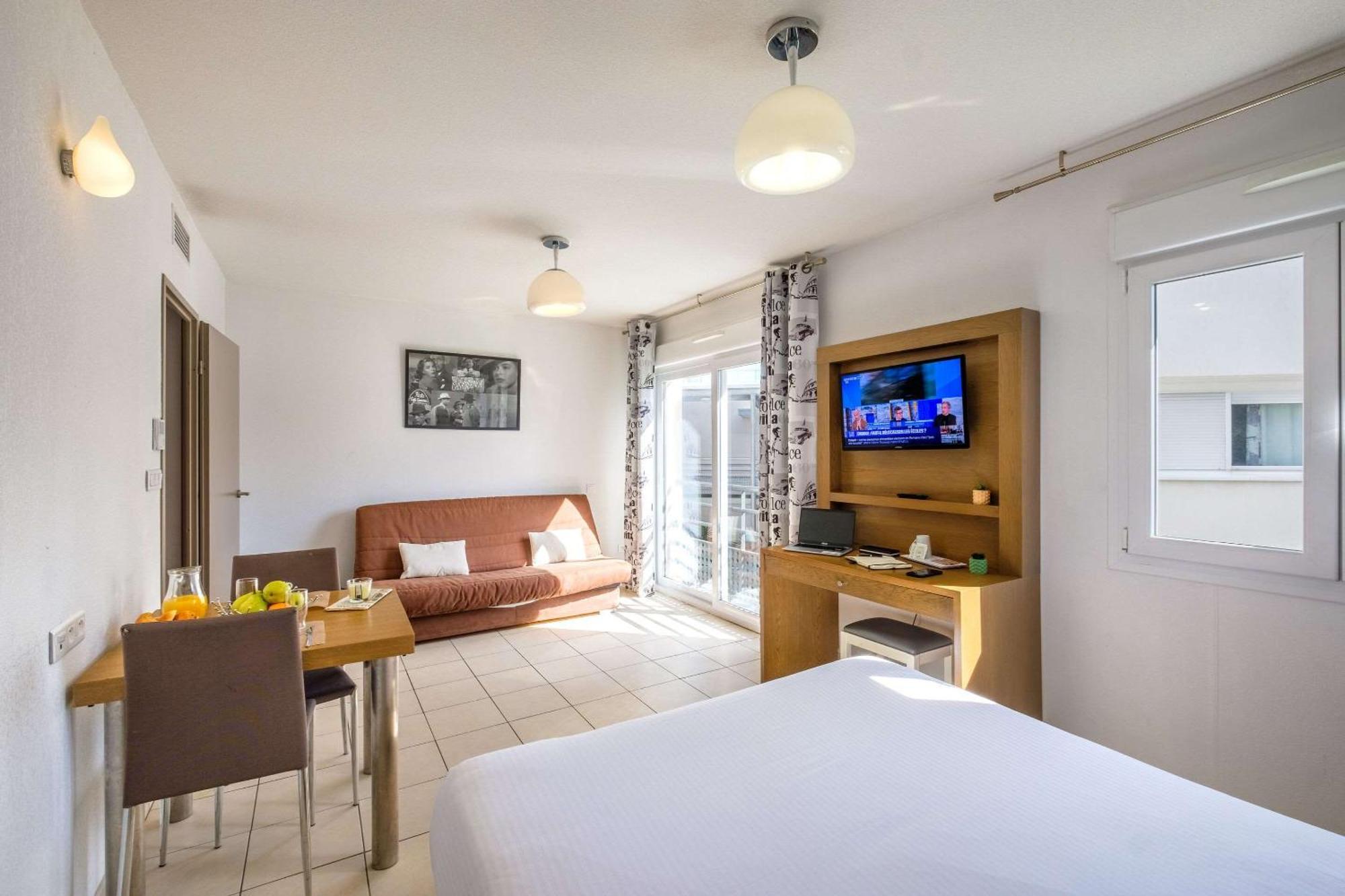 Zenitude Hôtel-Résidences Le Maestria Antibes Exterior foto